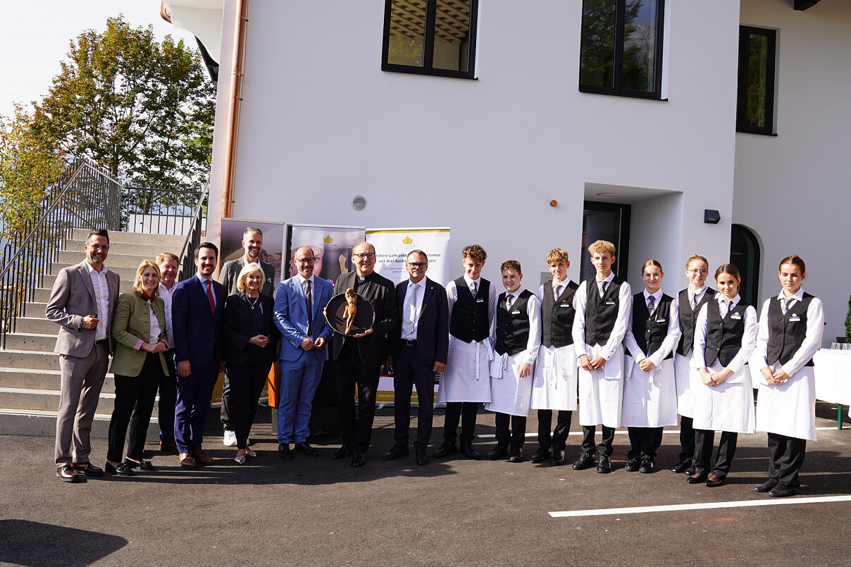 Villa Blanka: Eröffnung Wohncampus 3 – Gruppenbild