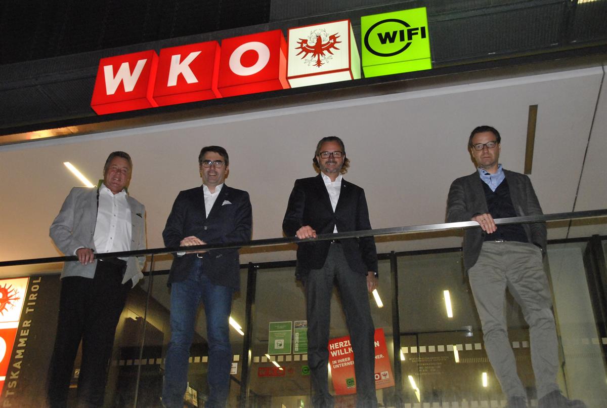 Alt-Obmann Martin Hirner, Wahlleiter und WK-Vizepräsident Anton Rieder, Bezirksobmann Manfred Hautz und Bezirksstellenleiter Peter Wachter (v.l.).