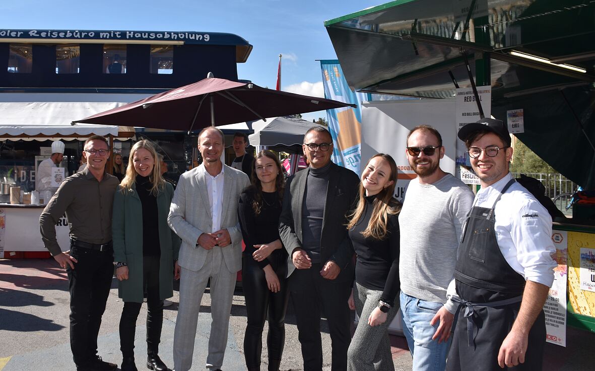 JHG Team mit Bgm. Anzengruber und Hotellerie Obmann Staggl